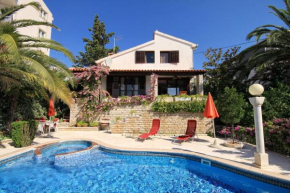 Seaside house with a swimming pool Seget Vranjica, Trogir - 4329